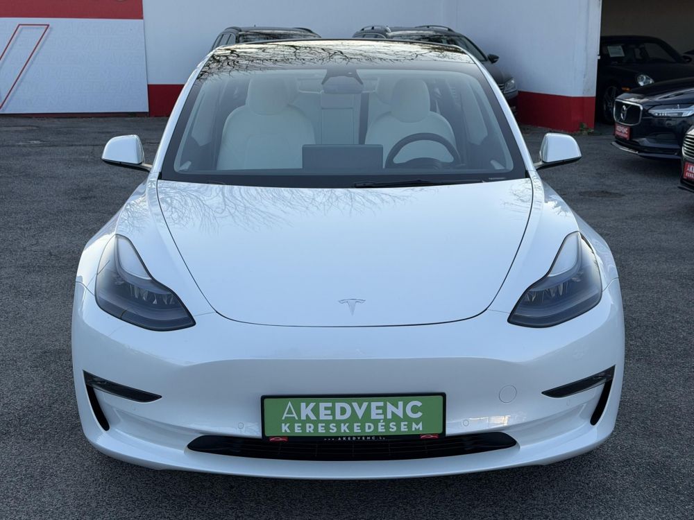 TESLA MODEL 3 Long Range AWD (Automata) 109e km. FEHÉR BELSŐ. garanciális. mátrix LED. hőszivattyú. premium hifi!