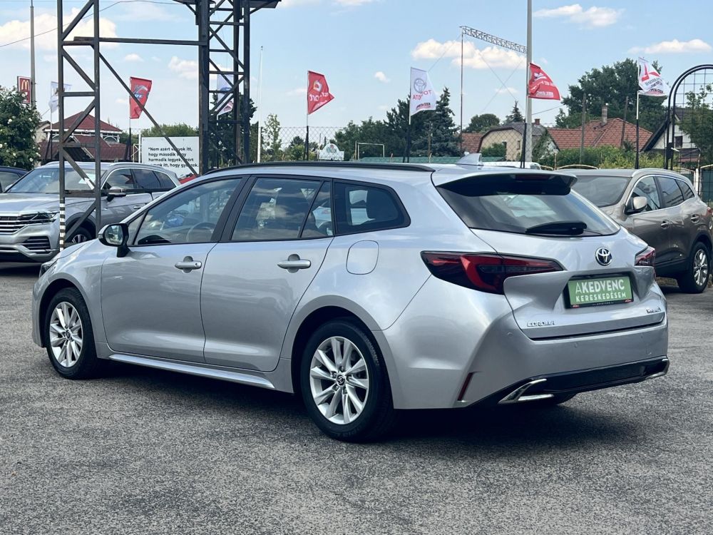TOYOTA COROLLA Touring Sports 1.8 Hybrid Comfort Style Tech e-CVT M.o.-i. 1.tul. 57e km. végig márkaszervizelt!