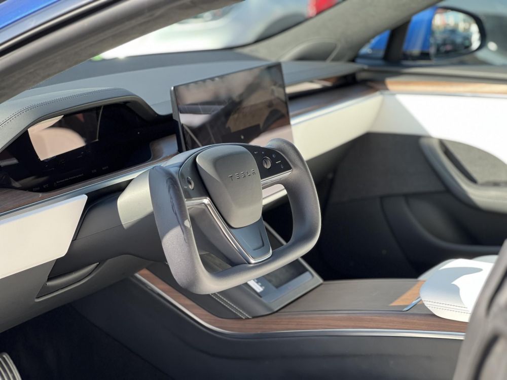 TESLA MODEL S Long Range AWD (Automata) Yoke kormány. Fehér belső. 21 felni. Garanciális