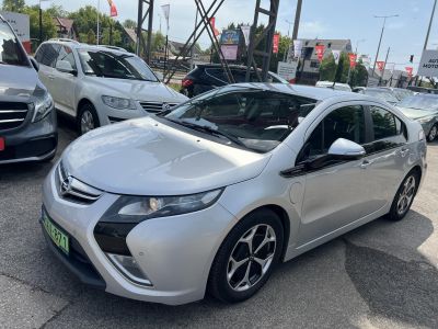OPEL AMPERA E-Pioneer (Automata) 50km-es elektromos hatótáv. BOSE. 4 évszakos gumik. Rendszeresen karbantartott!
