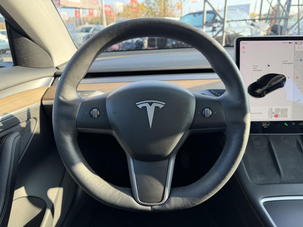 TESLA MODEL 3 Standard Range Plus Aut 139e km. mátrix LED. garanciális. hőszivattyú!