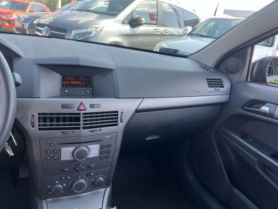 OPEL ASTRA H 1.4 GTC Cosmo M.o.-i. 1.tul. 113e km. 4 évszakos gumik!