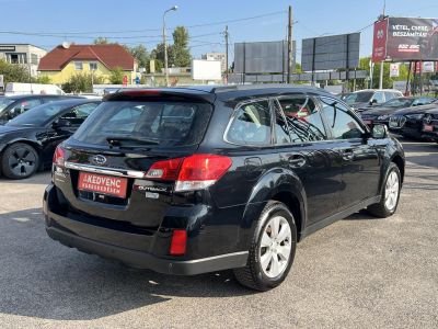 SUBARU OUTBACK 2.0 D Comfort 4WD 125e km. Klíma Tempomat Bluetooth Napfénytető Ülésfűtés