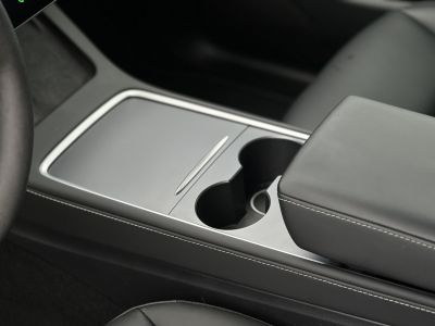 TESLA MODEL Y RWD (Automata) 87e km. Ryzen processzor. 2031-ig garanciális. téli-nyári kerékszett!