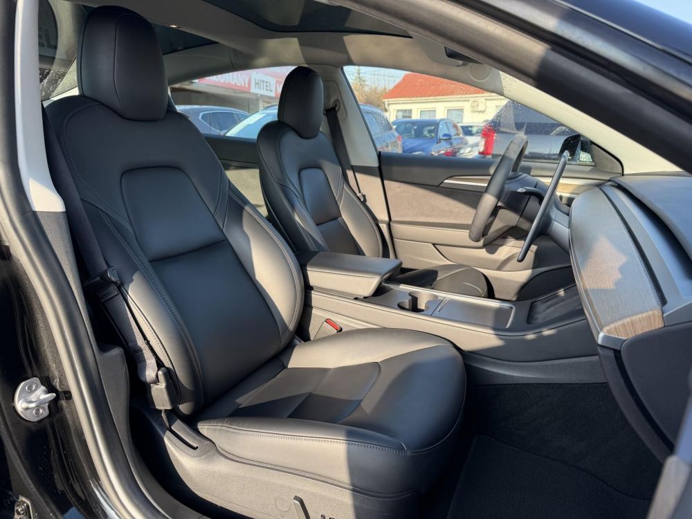 TESLA MODEL 3 Standard Range Plus Aut 139e km. mátrix LED. garanciális. hőszivattyú!