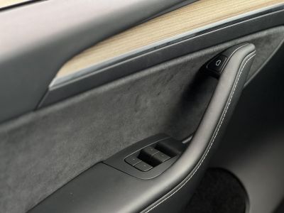 TESLA MODEL Y RWD (Automata) 87e km. Ryzen processzor. 2031-ig garanciális. téli-nyári kerékszett!