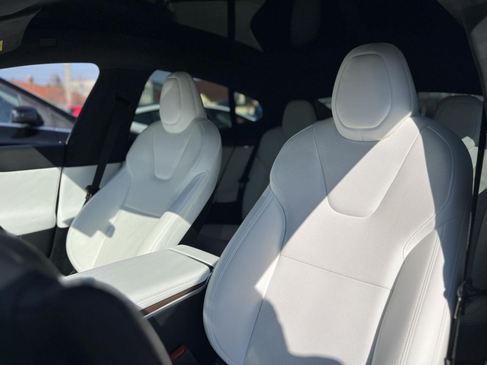 TESLA MODEL S Long Range AWD (Automata) Yoke kormány. Fehér belső. 21 felni. Garanciális