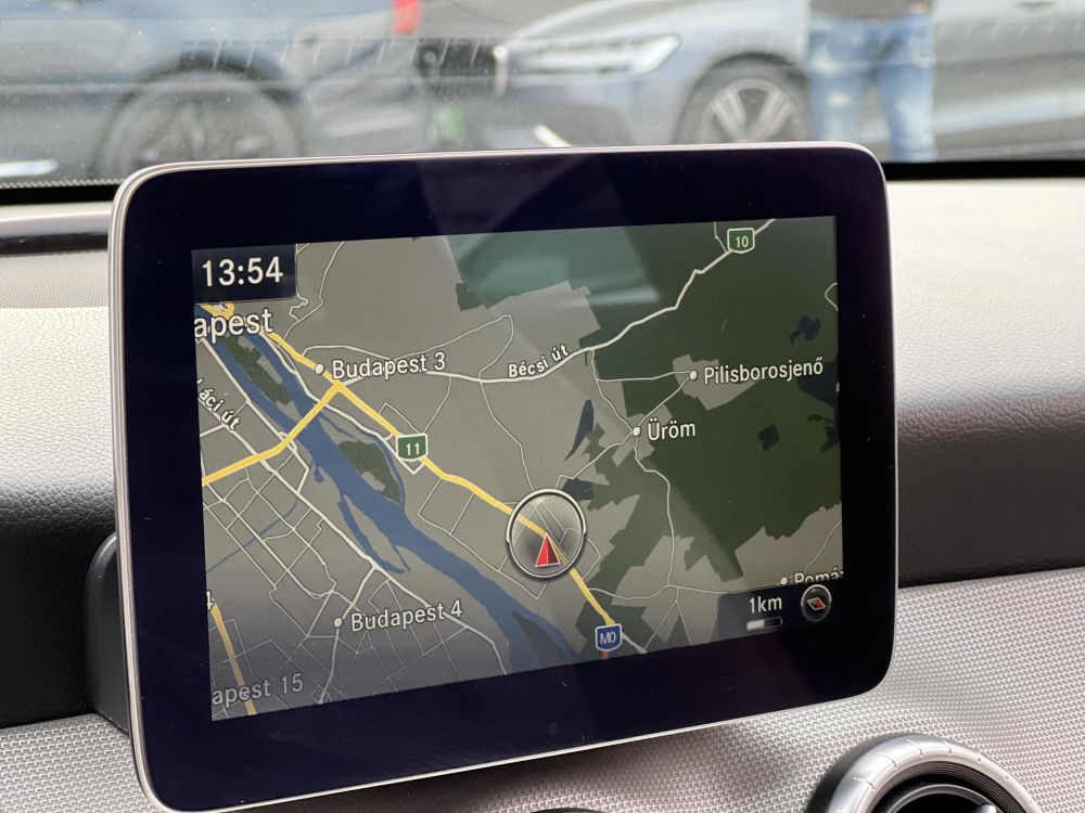 MERCEDES-BENZ CLA 200 7G-DCT M.o.-i. világos belső. harman/kardon. memória. CARPLAY