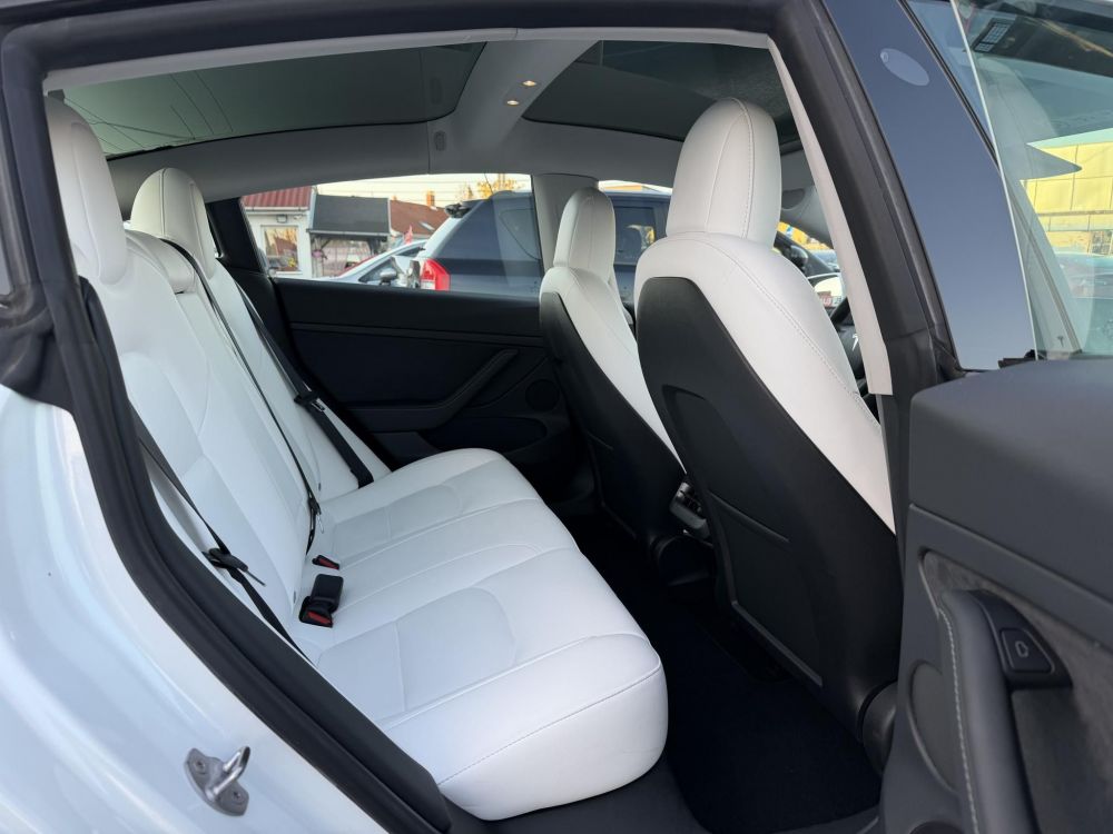 TESLA MODEL 3 Long Range AWD (Automata) 109e km. FEHÉR BELSŐ. garanciális. mátrix LED. hőszivattyú. premium hifi!