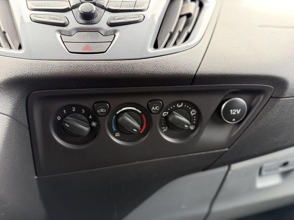 FORD TRANSIT Custom 2.2 TDCi 290 SWB Trend ST-line Klíma Bluetooth Tolatóradar Ülésfűtés Bőrbelső Vezérlés cserélve!