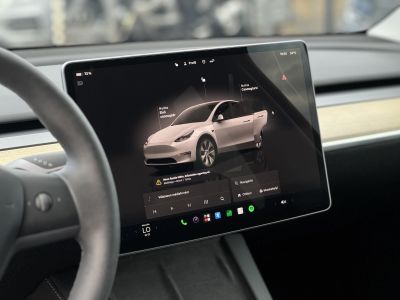 TESLA MODEL Y RWD (Automata) 87e km. Ryzen processzor. 2031-ig garanciális. téli-nyári kerékszett!