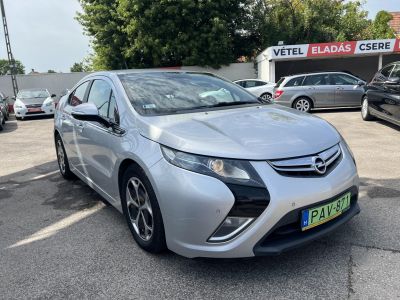 OPEL AMPERA E-Pioneer (Automata) 50km-es elektromos hatótáv. BOSE. 4 évszakos gumik. Rendszeresen karbantartott!
