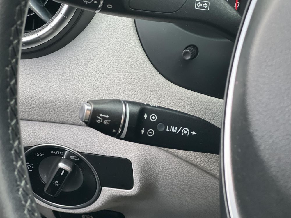 MERCEDES-BENZ CLA 200 7G-DCT M.o.-i. világos belső. harman/kardon. memória. CARPLAY