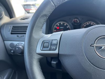 OPEL ASTRA H 1.4 GTC Cosmo M.o.-i. 1.tul. 113e km. 4 évszakos gumik!