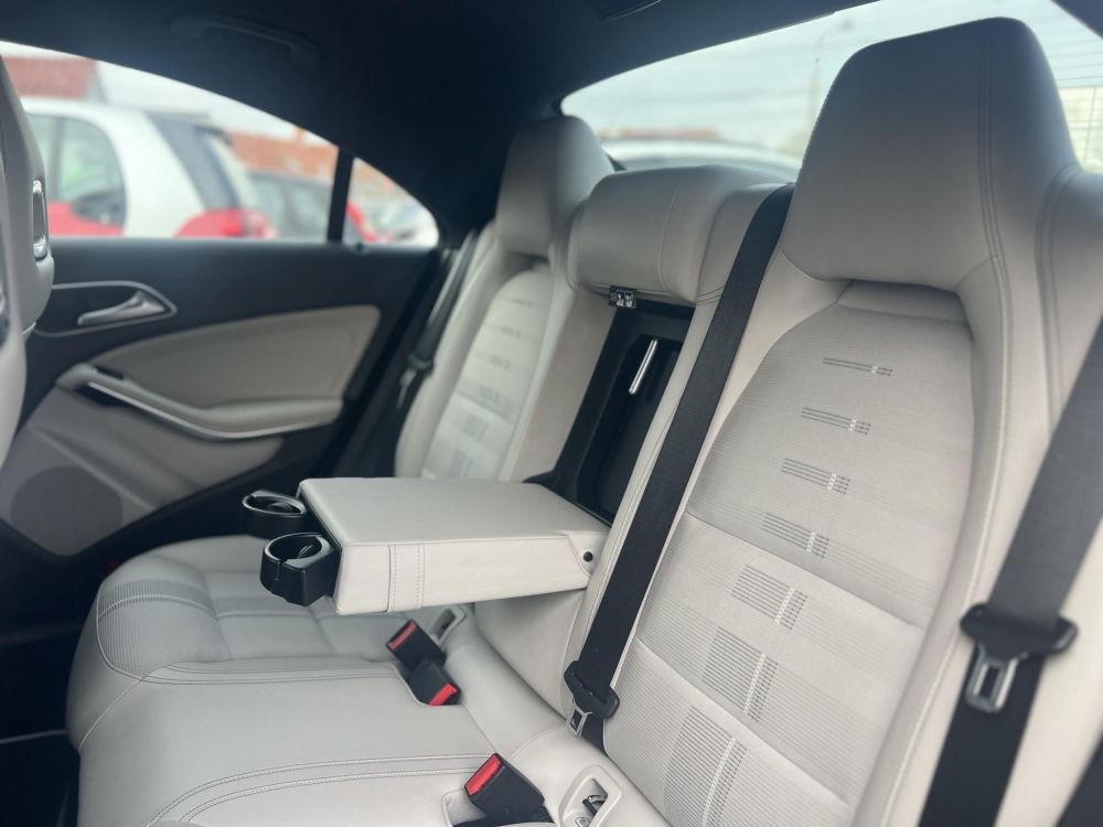 MERCEDES-BENZ CLA 200 7G-DCT M.o.-i. világos belső. harman/kardon. memória. CARPLAY