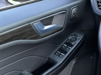 FORD KUGA 2.5 PHEV Vignale CVT panoráma tető. végig vezetett szervizkönyv