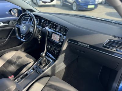 VOLKSWAGEN GOLF VII Variant 2.0 TDI Comfortline 4Motion Dynaudio HIFI. végig vezetett szervízkönyv