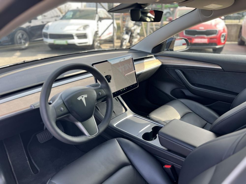 TESLA MODEL 3 Long Range AWD (Automata) 50e km. hőszivattyú. téli-nyári kerékszett
