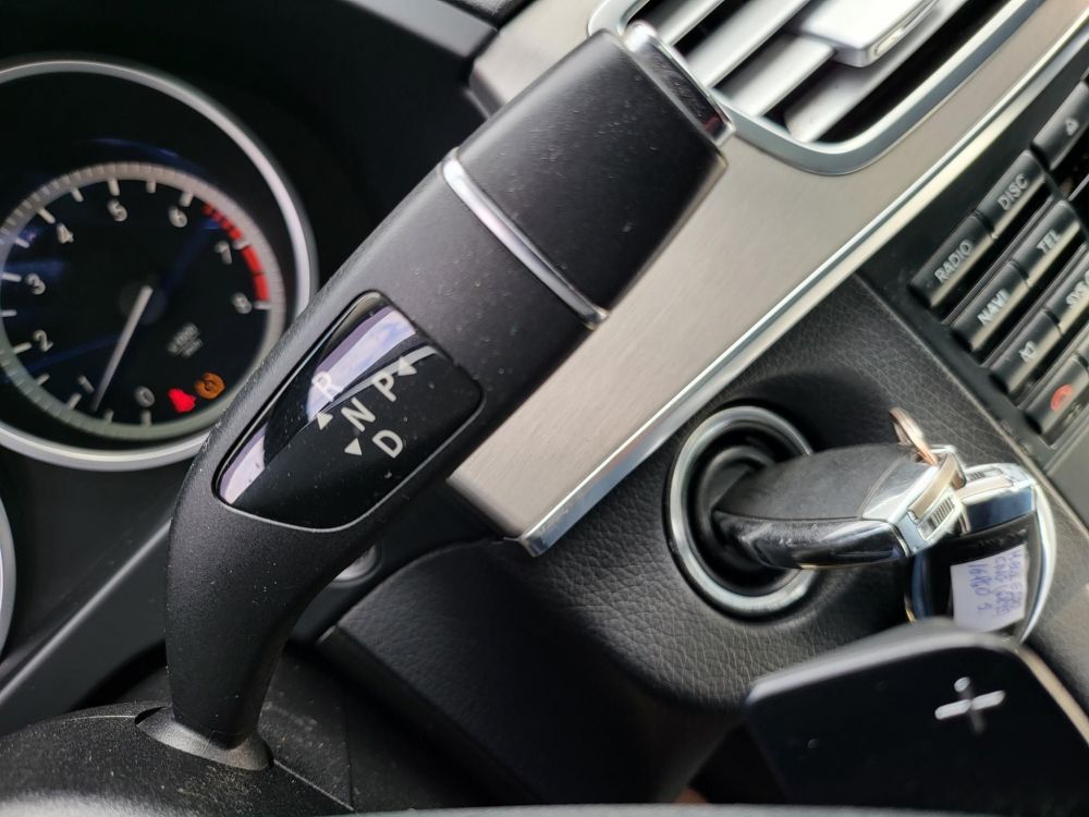 MERCEDES-BENZ E-OSZTÁLY E 200 Avantgarde (Automata) Napfénytető Ülésfűtés F1 váltó Bőr belső A legjobb áron!