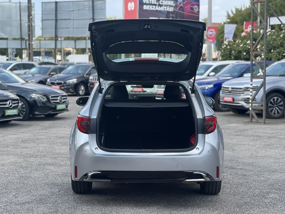 TOYOTA COROLLA Touring Sports 1.8 Hybrid Comfort Style Tech e-CVT M.o.-i. 1.tul. 57e km. végig márkaszervizelt!