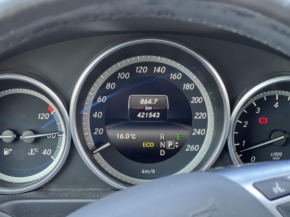 MERCEDES-BENZ E-OSZTÁLY E 200 Avantgarde (Automata) Napfénytető Ülésfűtés F1 váltó Bőr belső A legjobb áron!