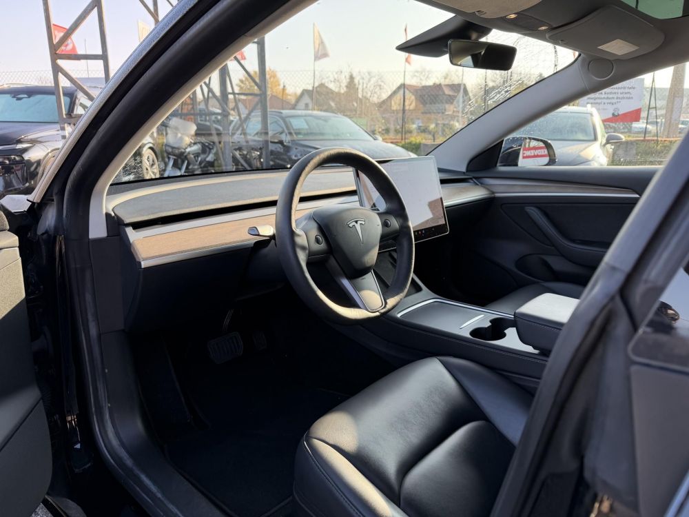 TESLA MODEL 3 Standard Range Plus Aut 139e km. mátrix LED. garanciális. hőszivattyú!
