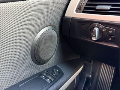 BMW 325i 3000-es. 6 HENGERES!