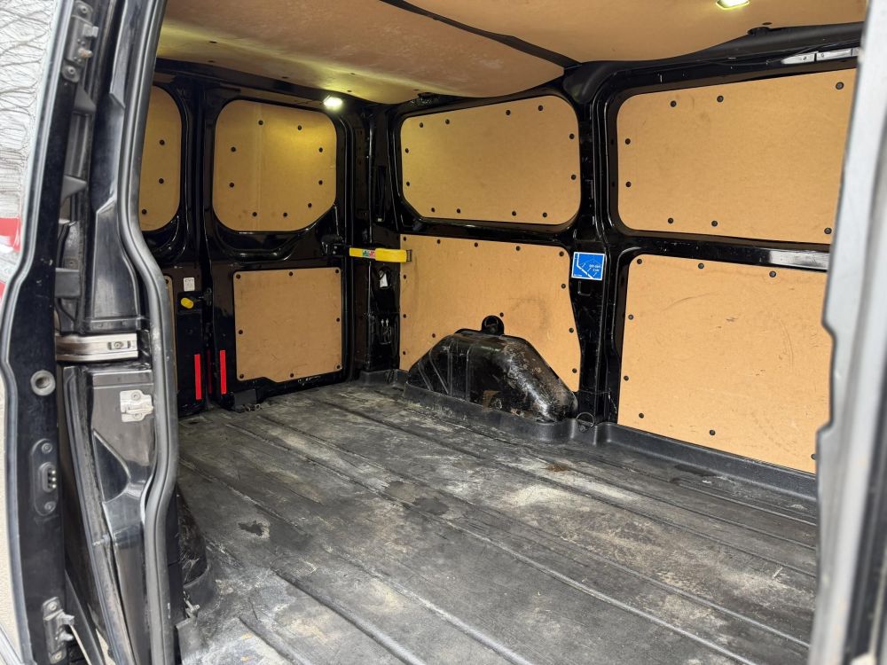 FORD TRANSIT Custom 2.2 TDCi 290 SWB Trend ST-line Klíma Bluetooth Tolatóradar Ülésfűtés Bőrbelső Vezérlés cserélve!