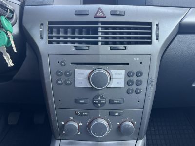 OPEL ASTRA H 1.4 GTC Cosmo M.o.-i. 1.tul. 113e km. 4 évszakos gumik!