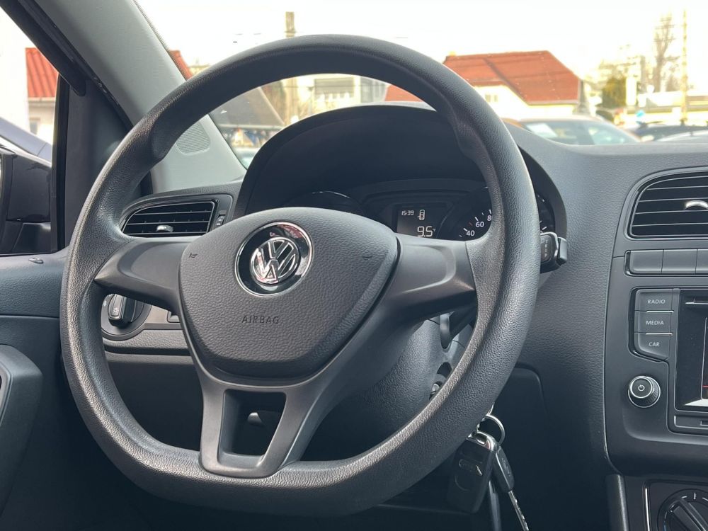 VOLKSWAGEN POLO 1.0 MPI Trendline 172e km. Klíma