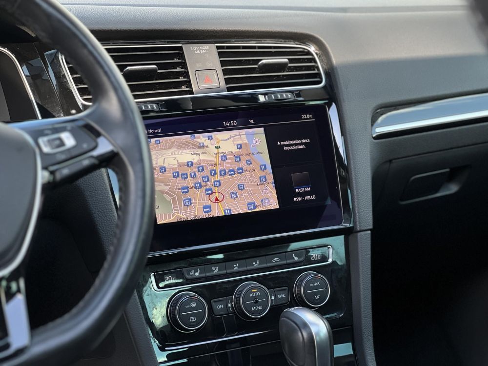 VOLKSWAGEN GOLF VII 2.0 TDI BMT Comfortline DSG 62e km. panorámatető. virtual cockpit. téli-nyári kerék szett!
