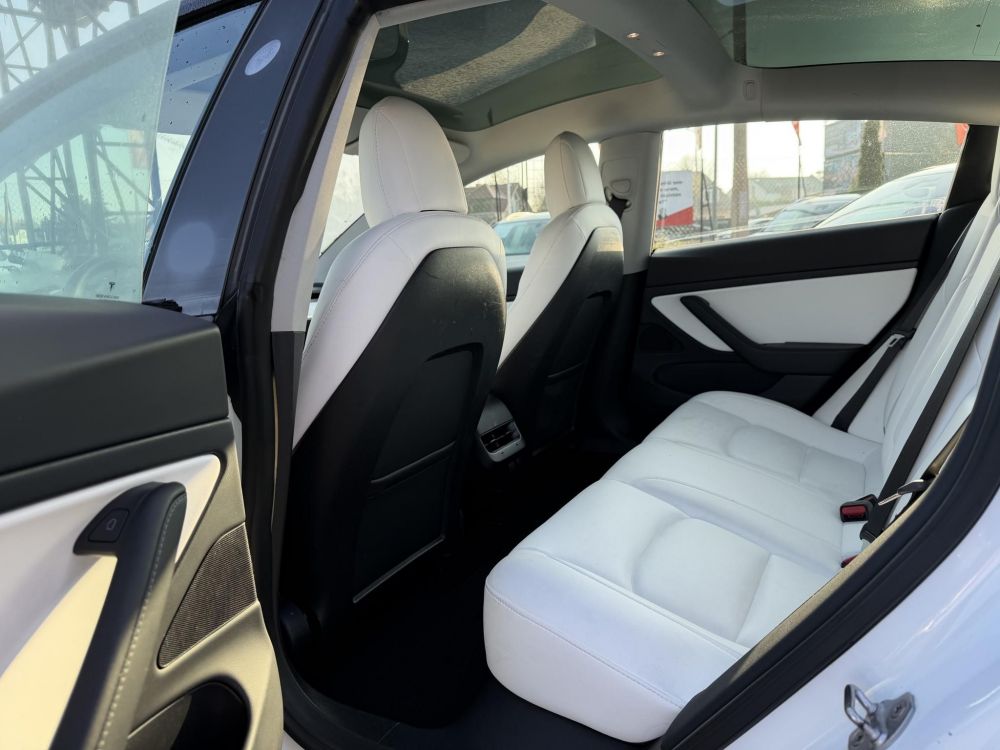 TESLA MODEL 3 Long Range AWD (Automata) FSD. FEHÉR BELSŐ. Perf BOOST. garanciális. hőszivattyú. vonóhorog!