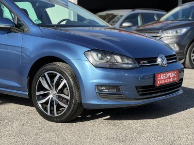 VOLKSWAGEN GOLF VII Variant 2.0 TDI Comfortline 4Motion Dynaudio HIFI. végig vezetett szervízkönyv