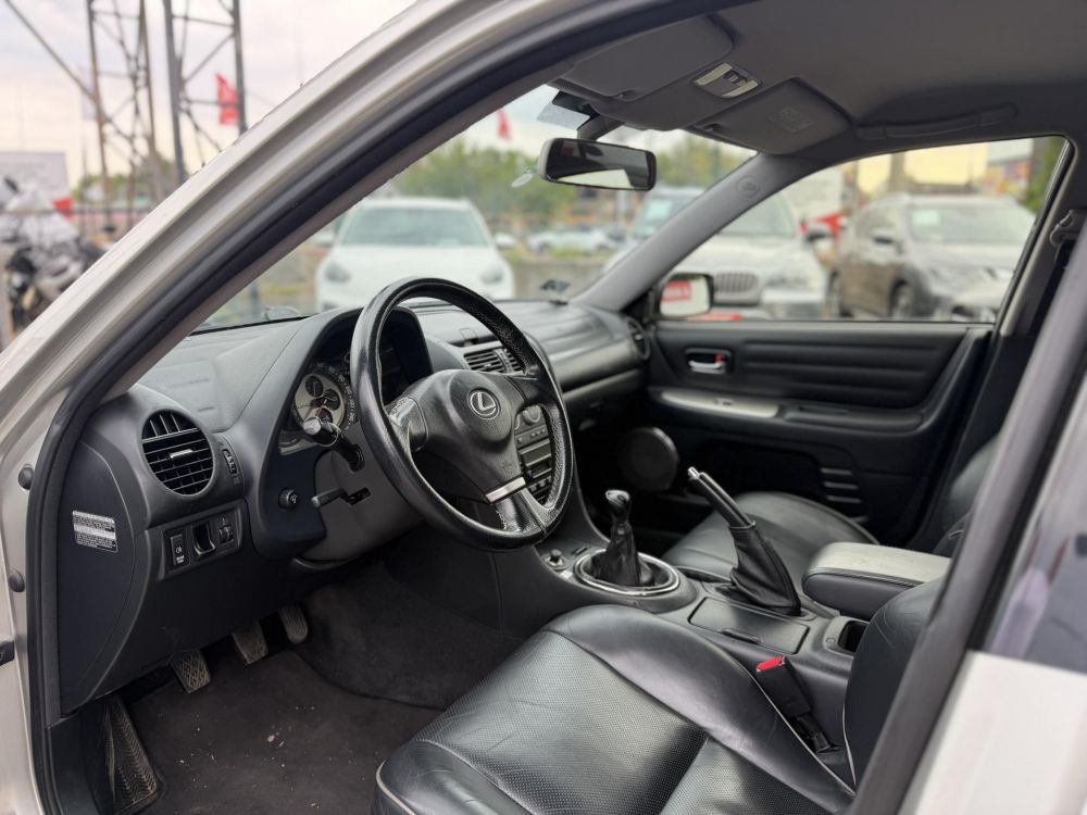 LEXUS IS 200 Sport Cross klíma. bőrbelső. ülésfűtés. téli-nyári kerék garnitúra. vezérlés cseréve!