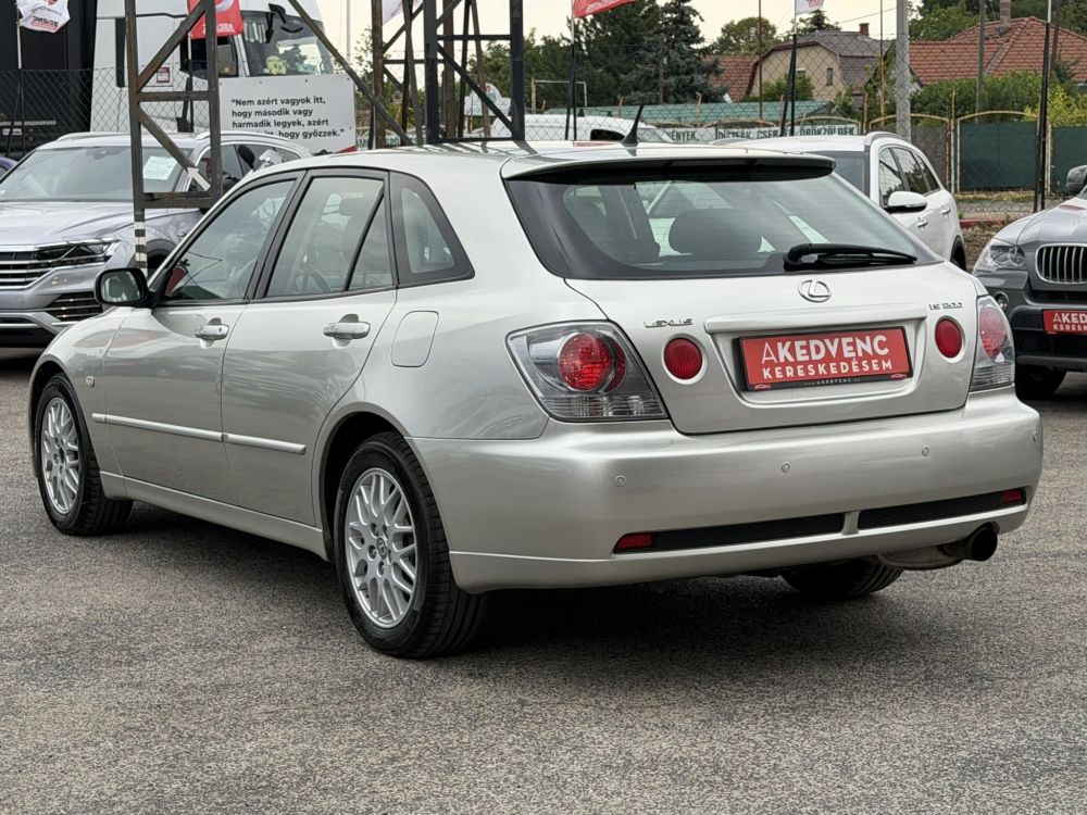 LEXUS IS 200 Sport Cross klíma. bőrbelső. ülésfűtés. téli-nyári kerék garnitúra. vezérlés cseréve!