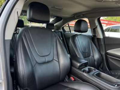 OPEL AMPERA E-Pioneer (Automata) 50km-es elektromos hatótáv. BOSE. 4 évszakos gumik. Rendszeresen karbantartott!