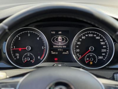 VOLKSWAGEN GOLF VII Variant 2.0 TDI Comfortline 4Motion Dynaudio HIFI. végig vezetett szervízkönyv