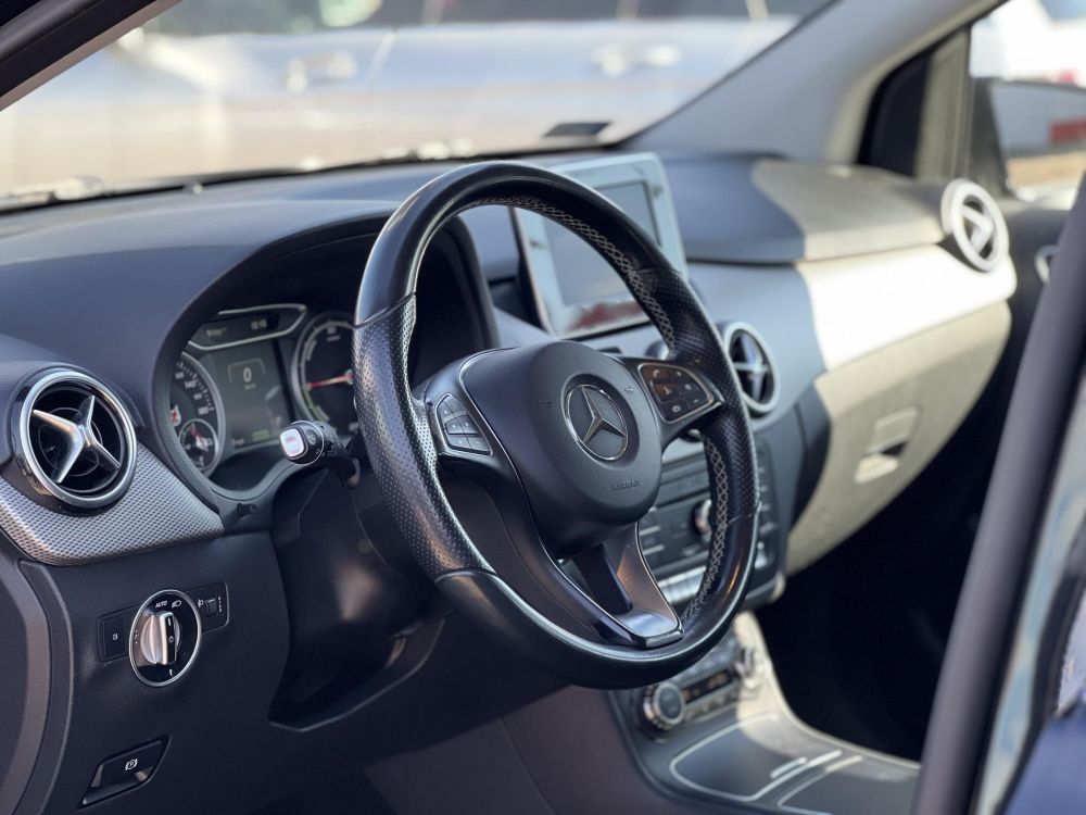 MERCEDES-BENZ B 250 E (Automata) 94e km. téli-nyári gumi. kamera. 2 gyári kulcs!