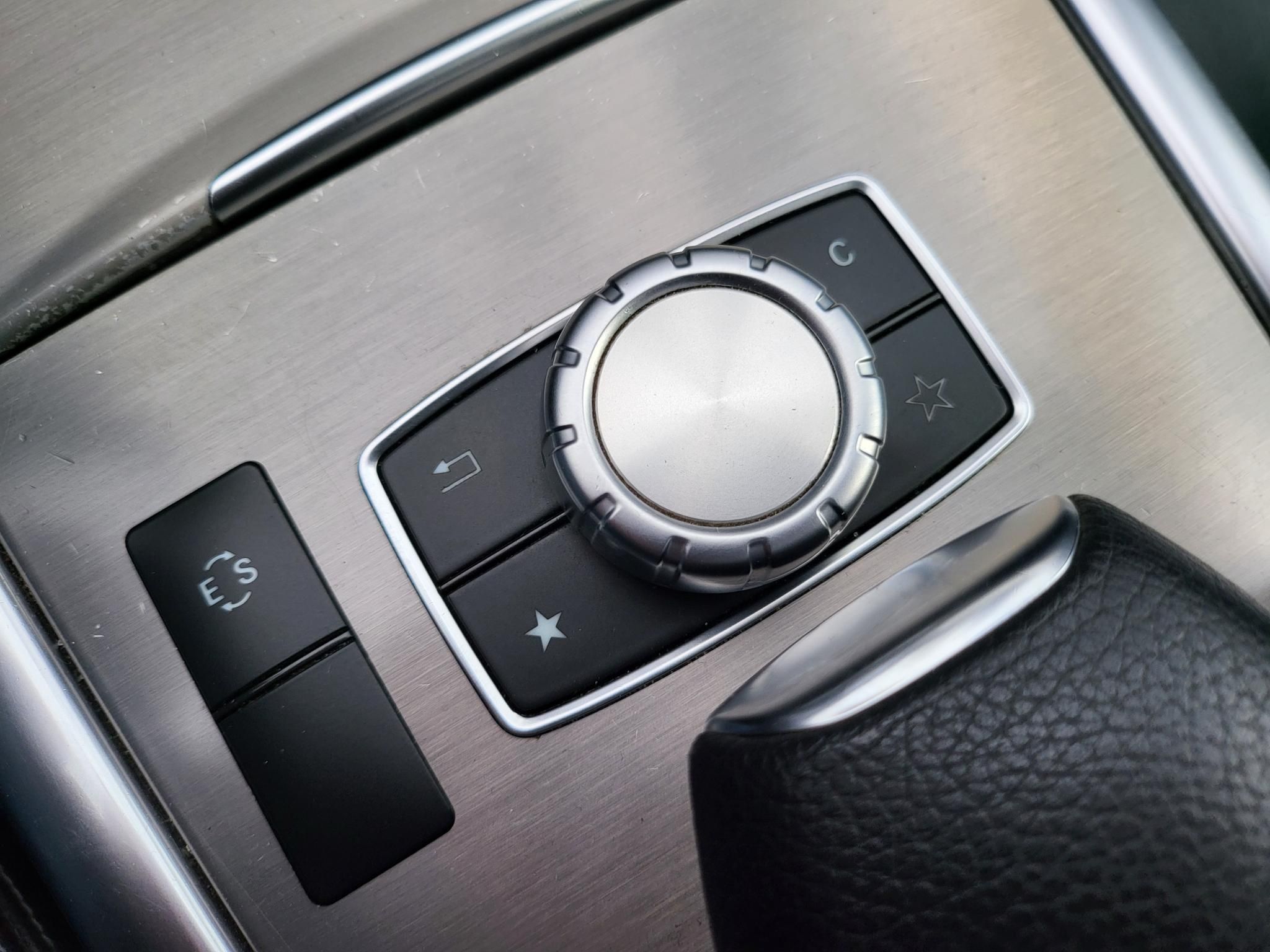 MERCEDES-BENZ E-OSZTÁLY E 200 Avantgarde (Automata) Napfénytető Ülésfűtés F1 váltó Bőr belső A legjobb áron!