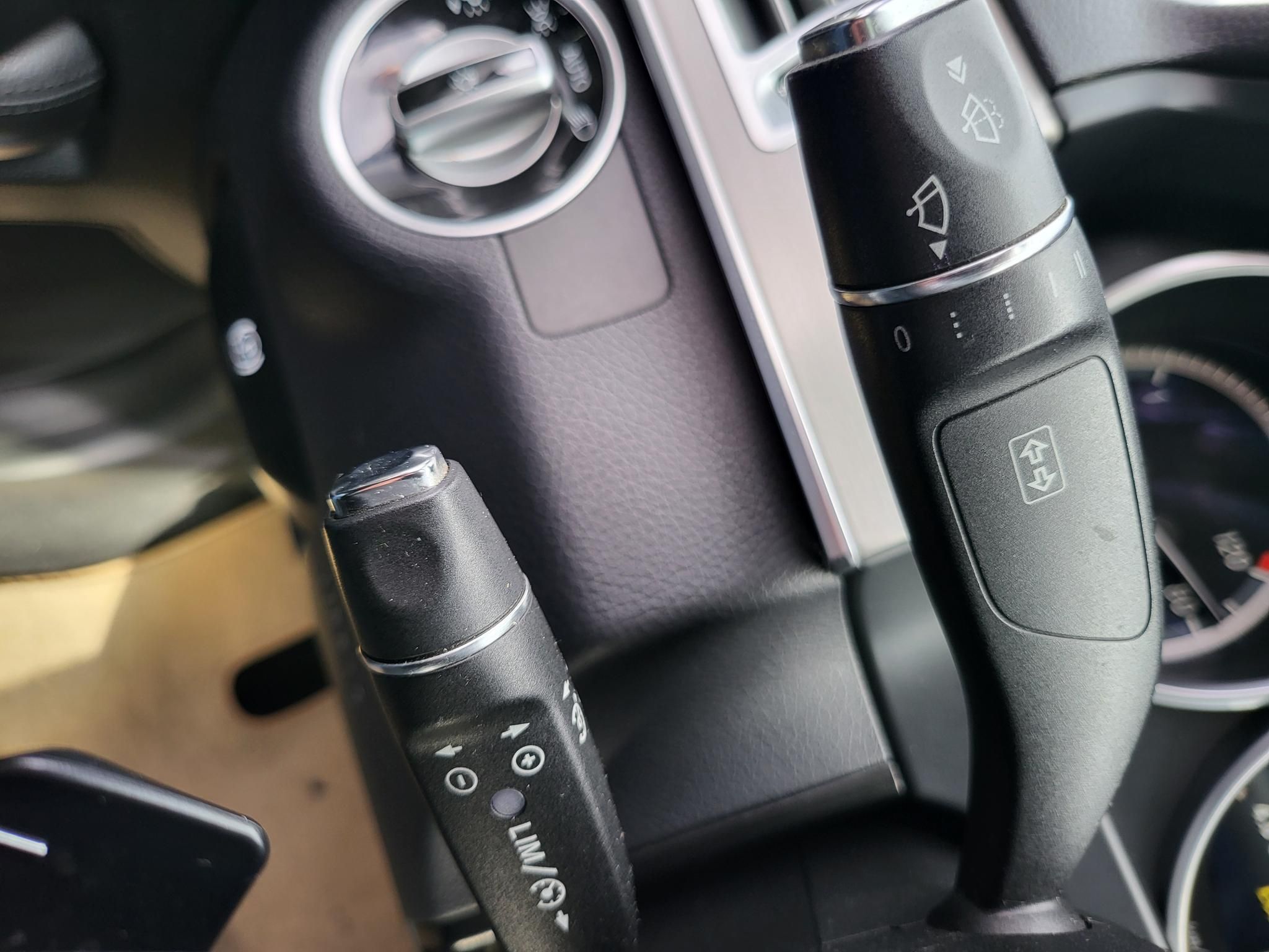 MERCEDES-BENZ E-OSZTÁLY E 200 Avantgarde (Automata) Napfénytető Ülésfűtés F1 váltó Bőr belső A legjobb áron!