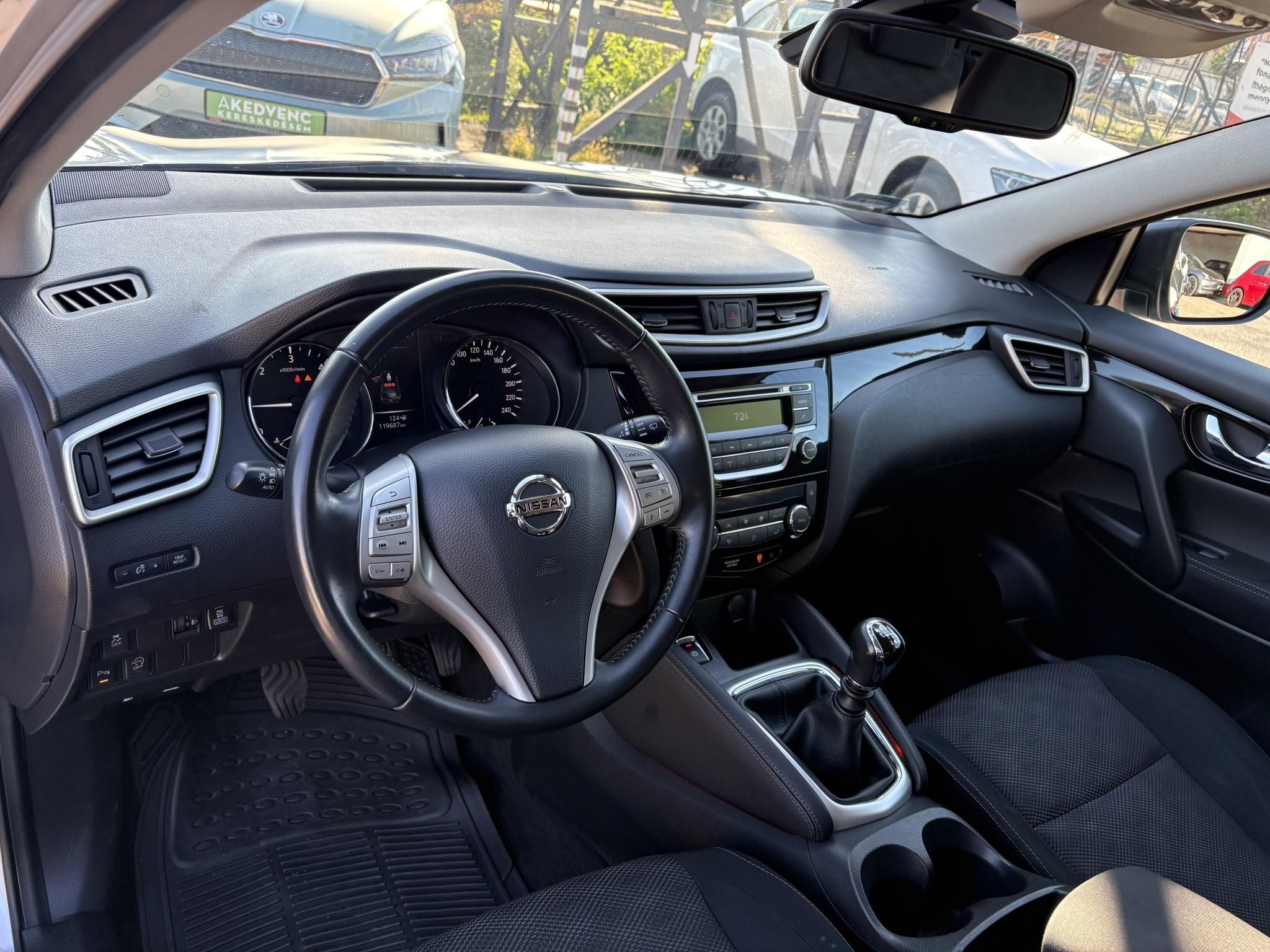 NISSAN QASHQAI 1.6 dCi Tekna 4WD 119e km. LED Tempomat Bluetooth Digitklíma MEGKÍMÉLT állapot!