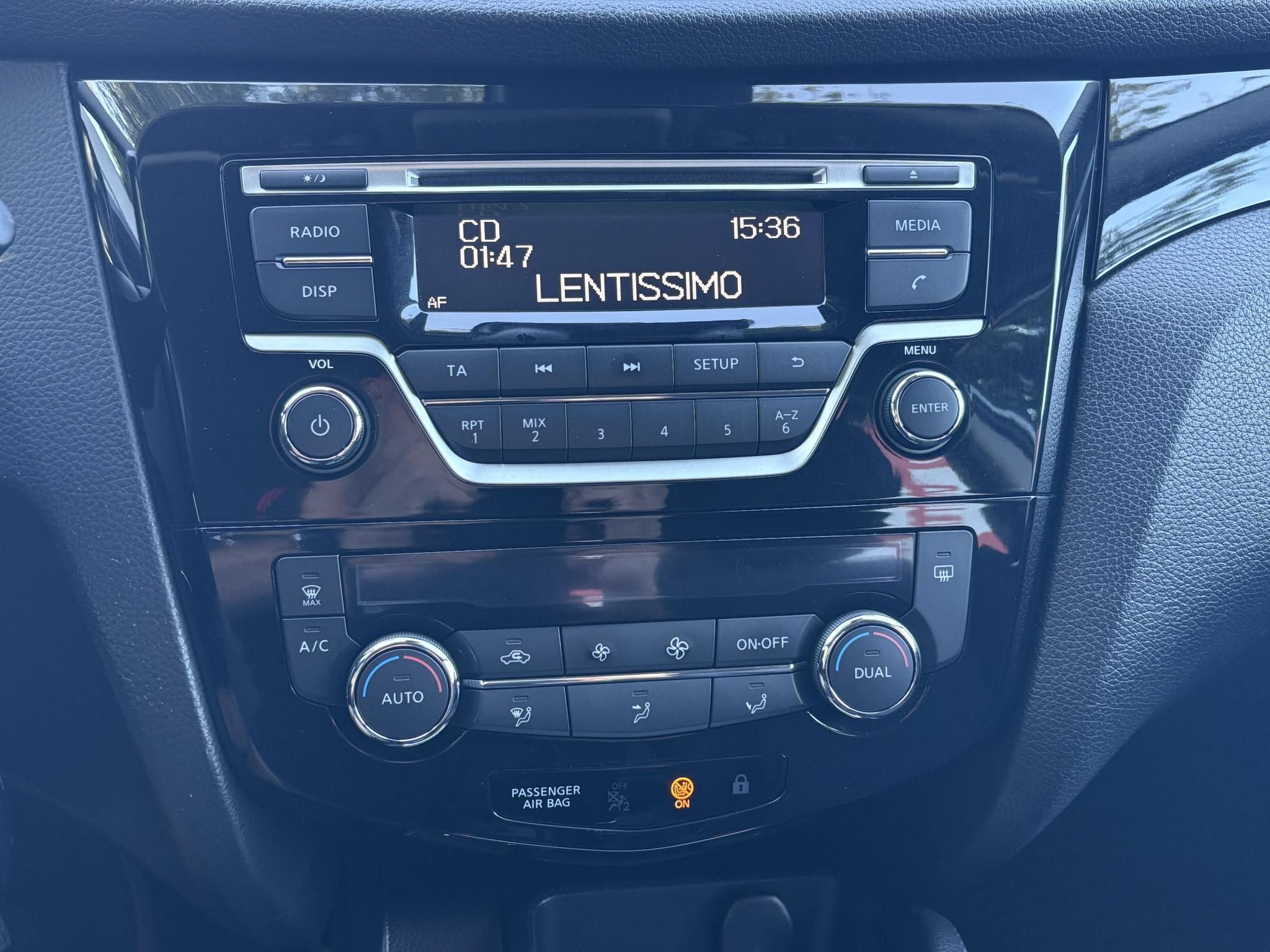 NISSAN QASHQAI 1.6 dCi Tekna 4WD 119e km. LED Tempomat Bluetooth Digitklíma MEGKÍMÉLT állapot!