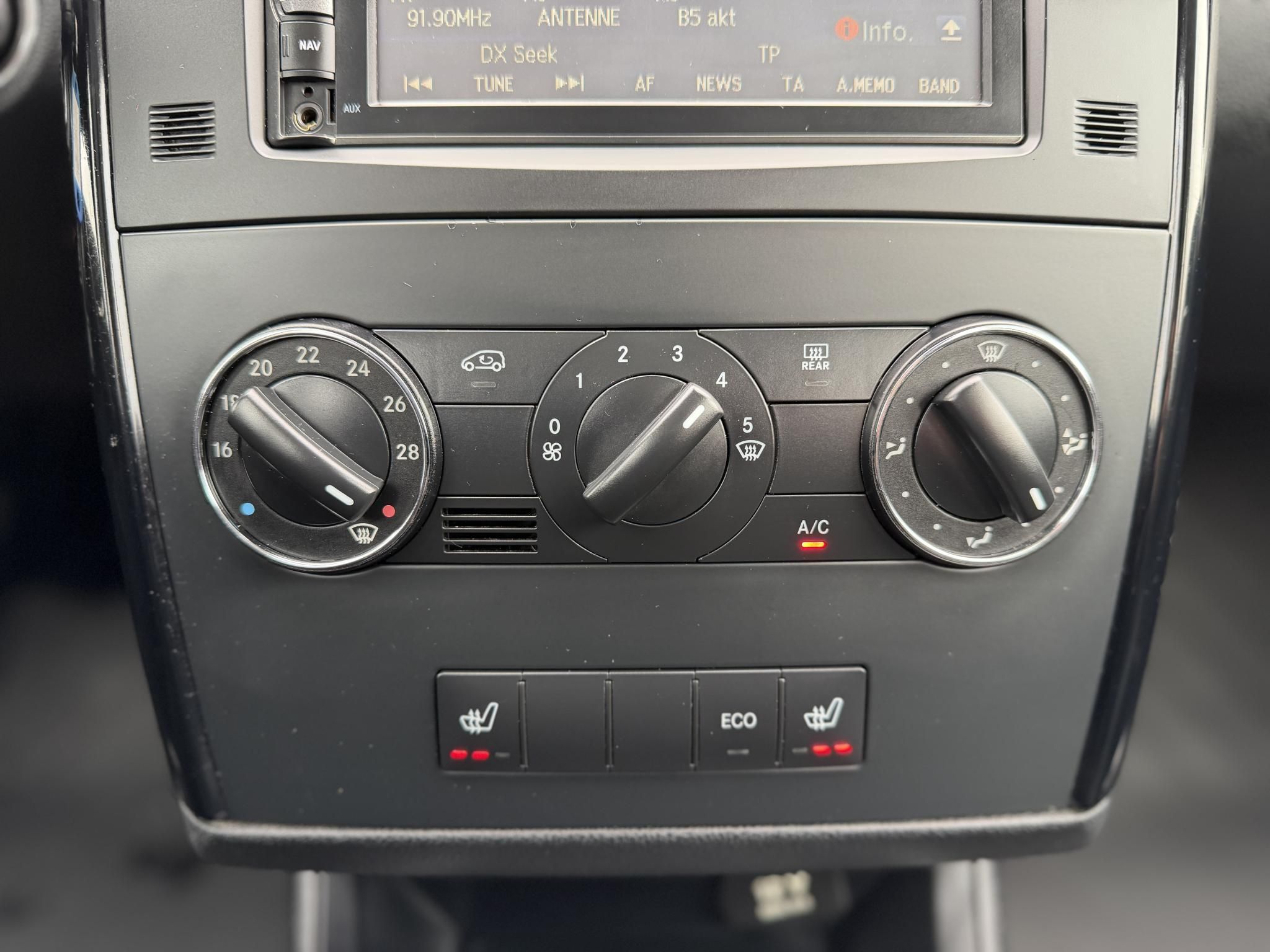 MERCEDES-BENZ A 180 BlueEFFICIENCY Elegance EURO5 156e km. megkímélt állapot. klíma ülésfűtés 2 gyári kulcs