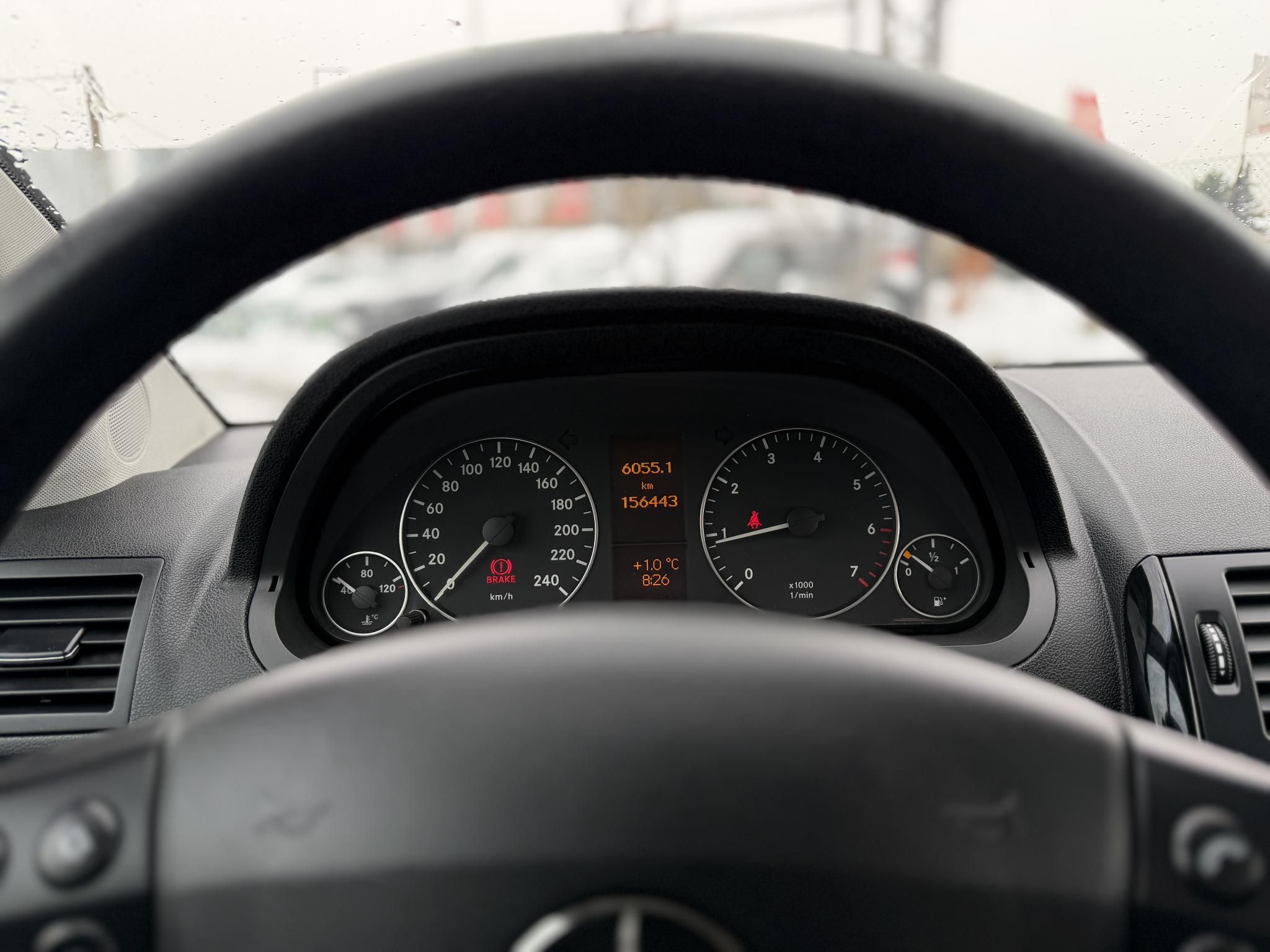 MERCEDES-BENZ A 180 BlueEFFICIENCY Elegance EURO5 156e km. megkímélt állapot. klíma ülésfűtés 2 gyári kulcs