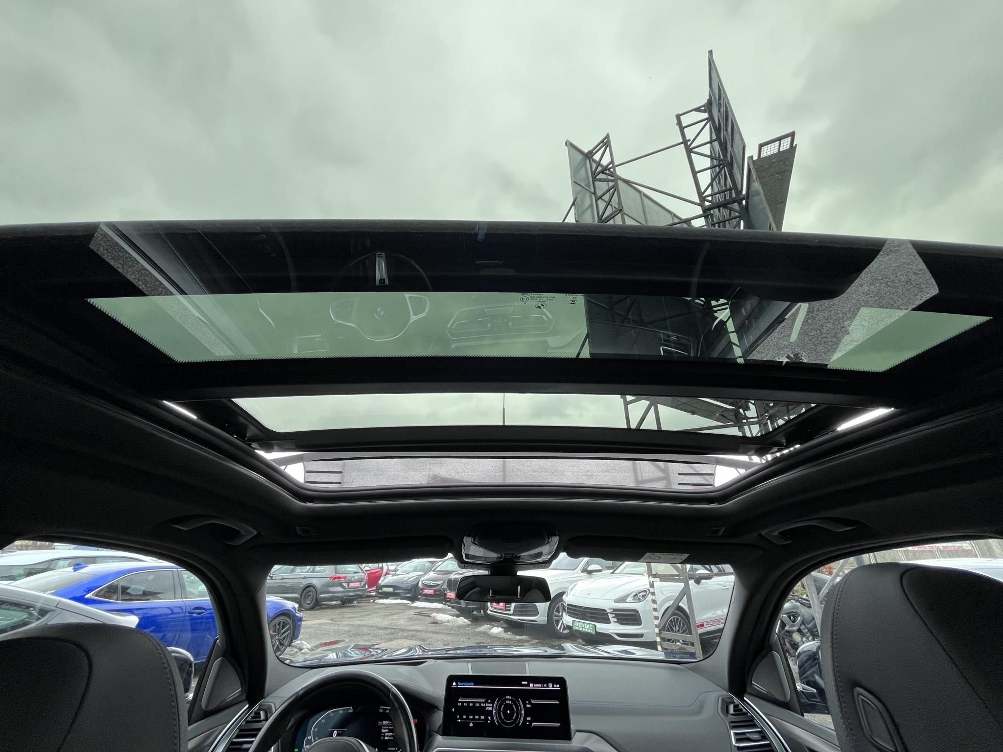BMW IX3 73,9kWh M-sport Carplay Panoráma tető! ÁFÁS-ÁR!