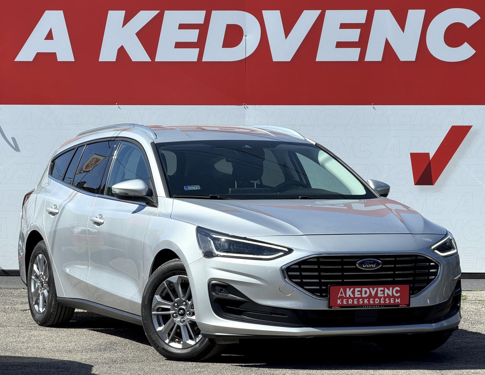 FORD FOCUS 1.5 EcoBlue Titanium LED. CarPlay. Állófűtés. Vonóhorog. Téli csomag!