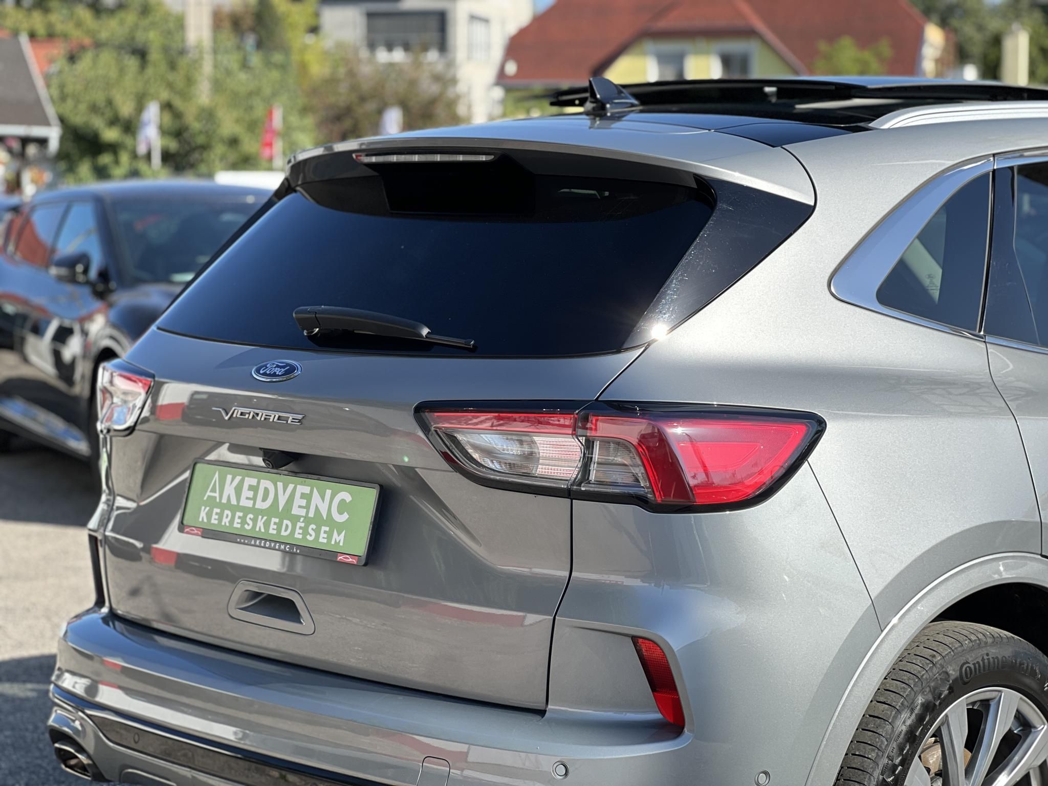 FORD KUGA 2.5 PHEV Vignale CVT panoráma tető. végig vezetett szervizkönyv