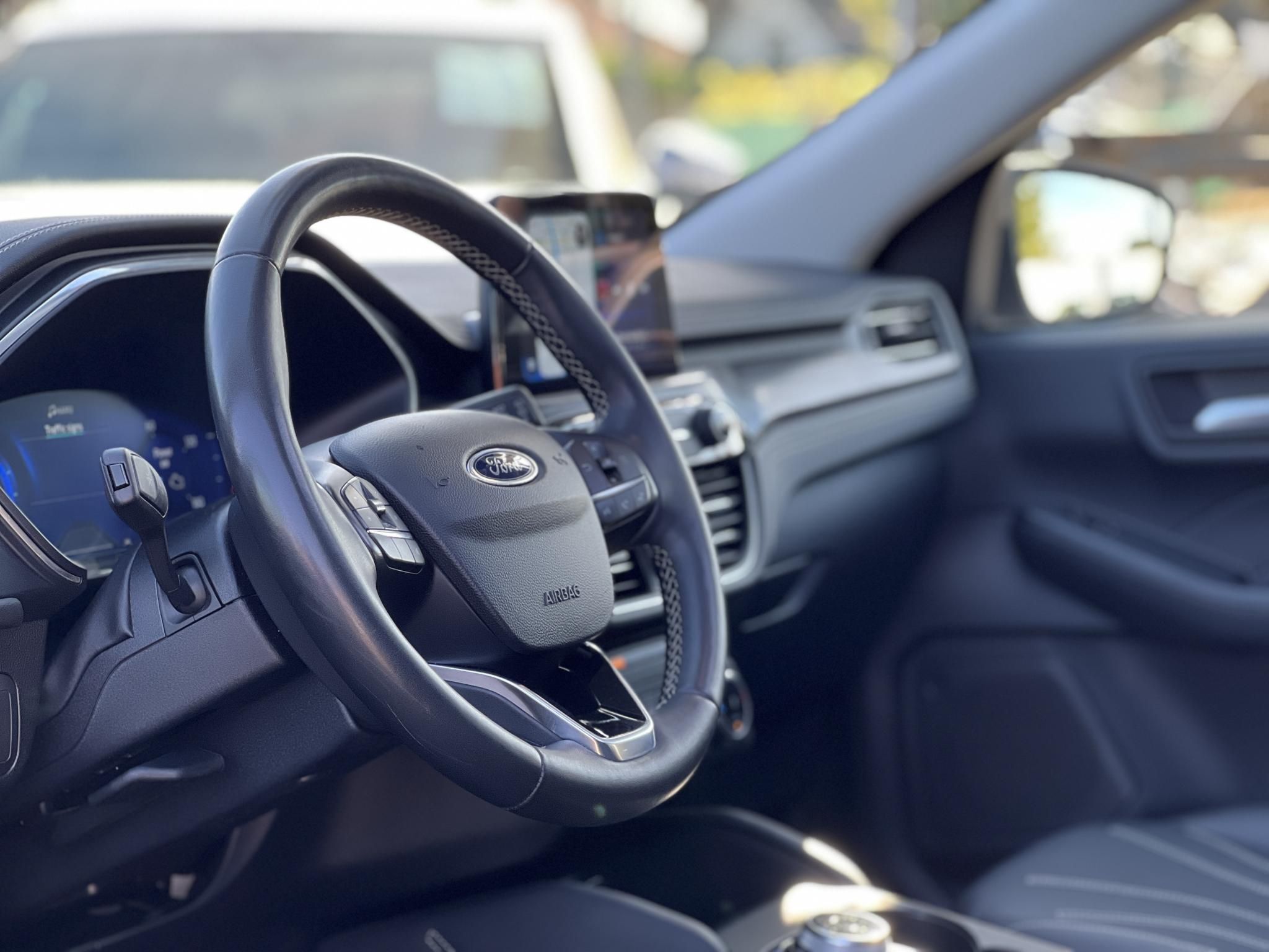 FORD KUGA 2.5 PHEV Vignale CVT panoráma tető. végig vezetett szervizkönyv