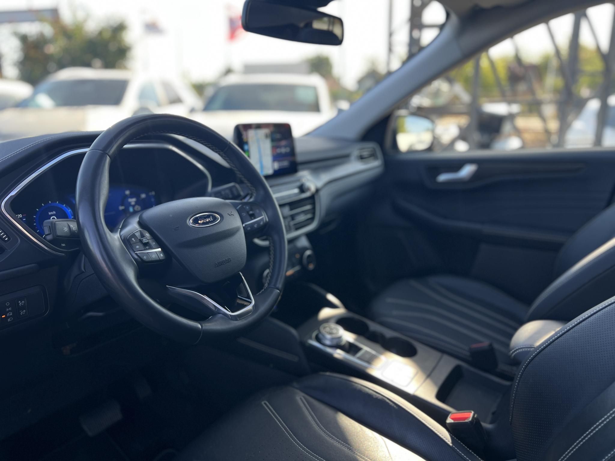 FORD KUGA 2.5 PHEV Vignale CVT panoráma tető. végig vezetett szervizkönyv