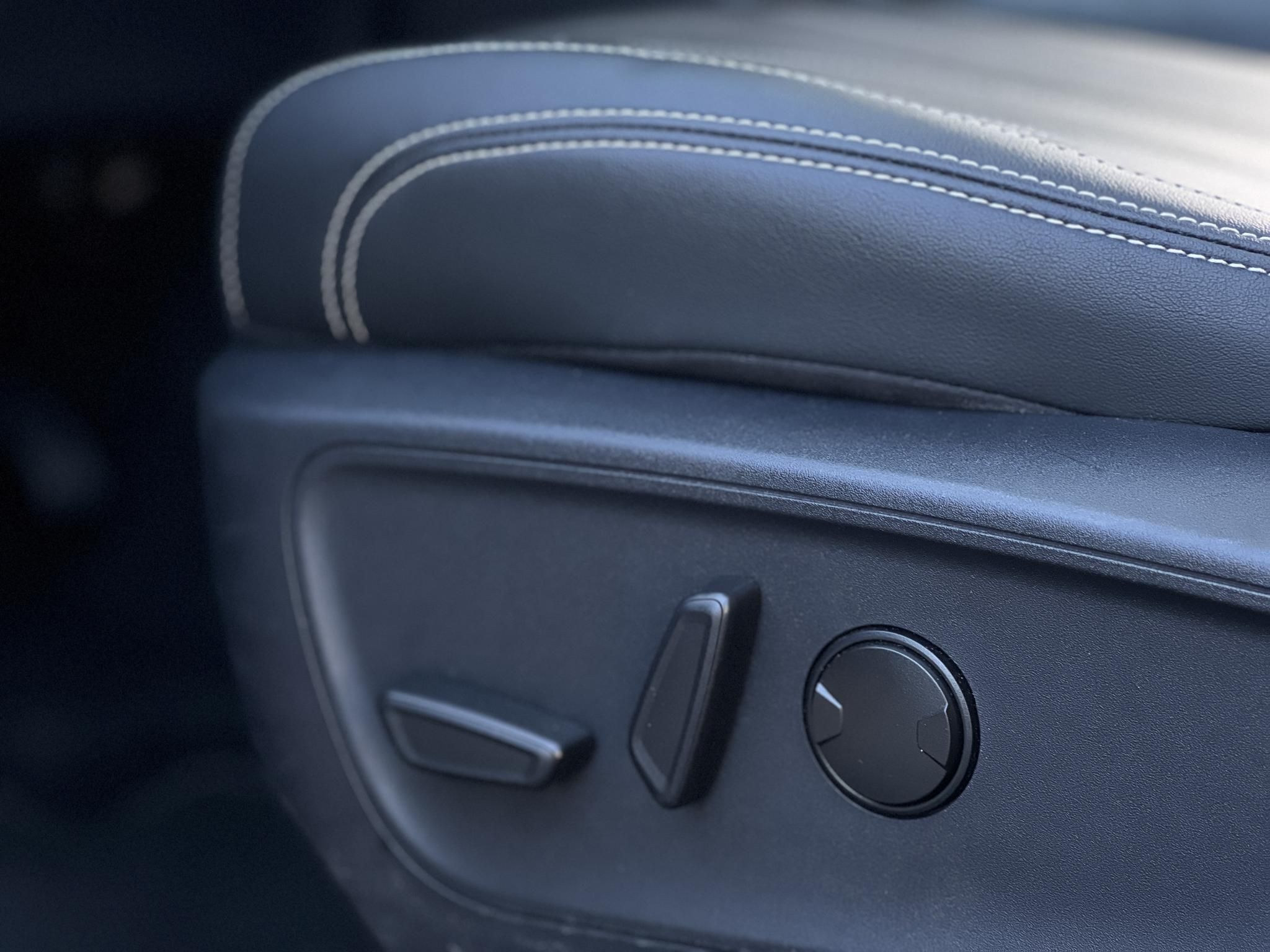FORD KUGA 2.5 PHEV Vignale CVT panoráma tető. végig vezetett szervizkönyv